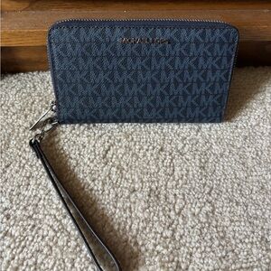 💙 Michael Kors Blue Wristlet Wallet